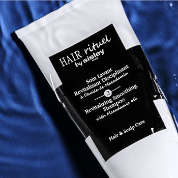 Hair Rituel by Sisley Revitalizing Smoothing Shampoo with Macadamia oil sampon pentru indreptarea parului pentru toate tipurile de păr - imagine 3